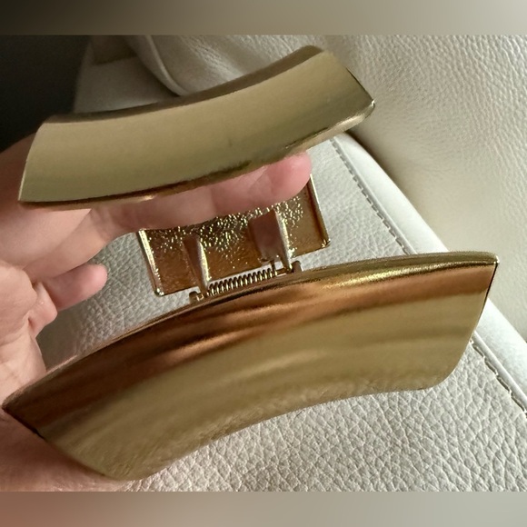 Urban Outfitters Geometric Gold Cuff Clamper Bracelet NWT - Picture 7 of 9